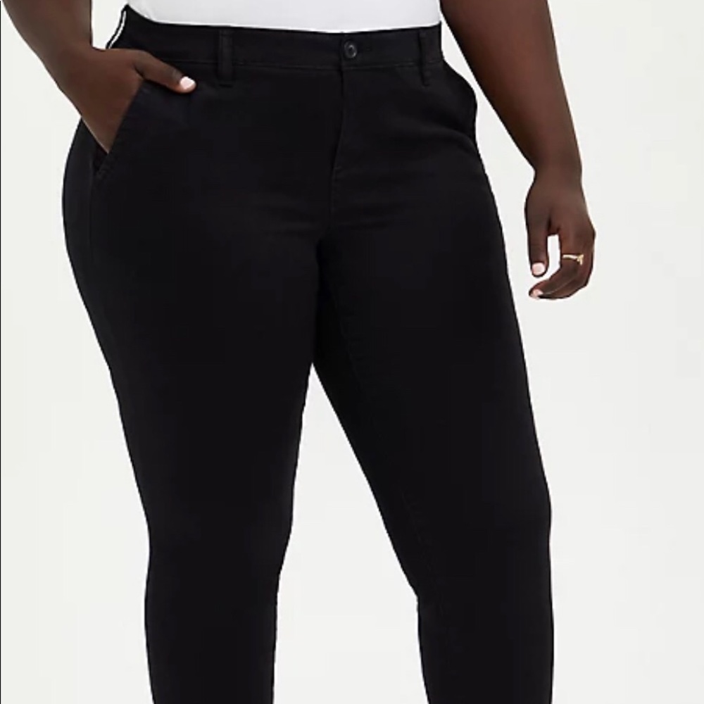 COPY - Torrid Crop Chino - Twill Black